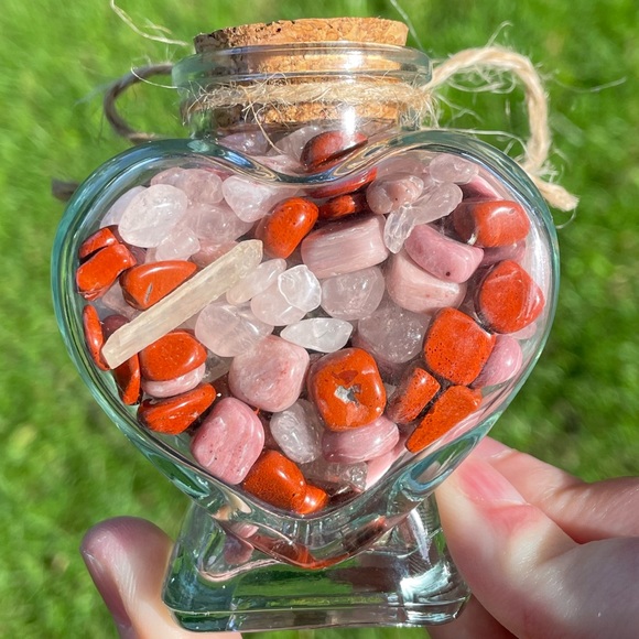Heart shaped glass bottle with rhodonite, rose quartz, and red jasper chips - Picture 3 of 5